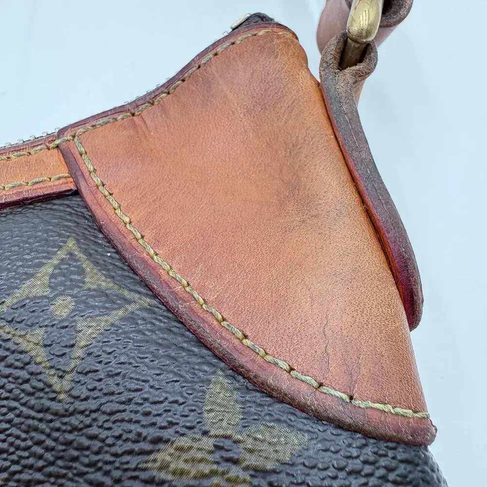 Authenticated Vintage Louis Vuitton Crossbody – Classic Monogram Shoulder Purse - Picture 11 of 15